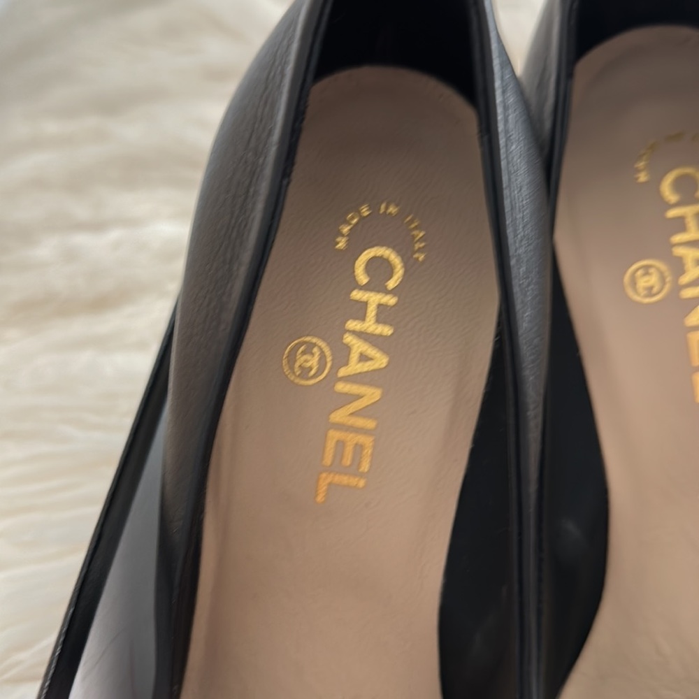 Authentic CHANEL Black Leather Heels with Floral Accent - Picture 3 of 13